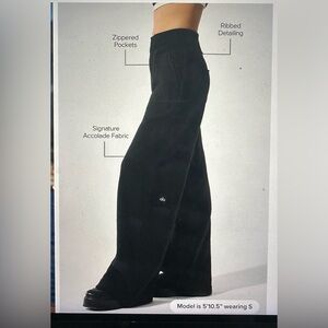 Alo Serenity black wide leg sweat pants